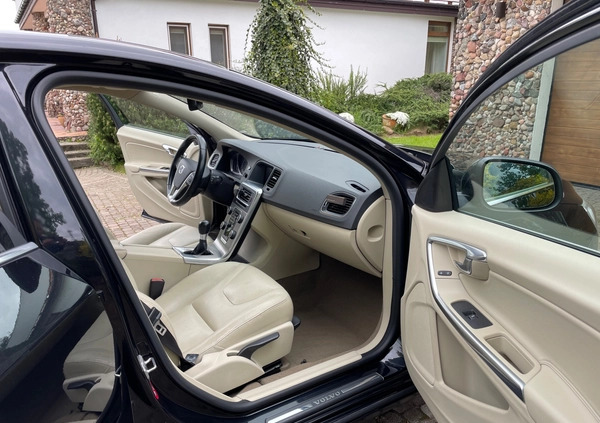Volvo V60 cena 43900 przebieg: 278000, rok produkcji 2014 z Nowy Tomyśl małe 172
